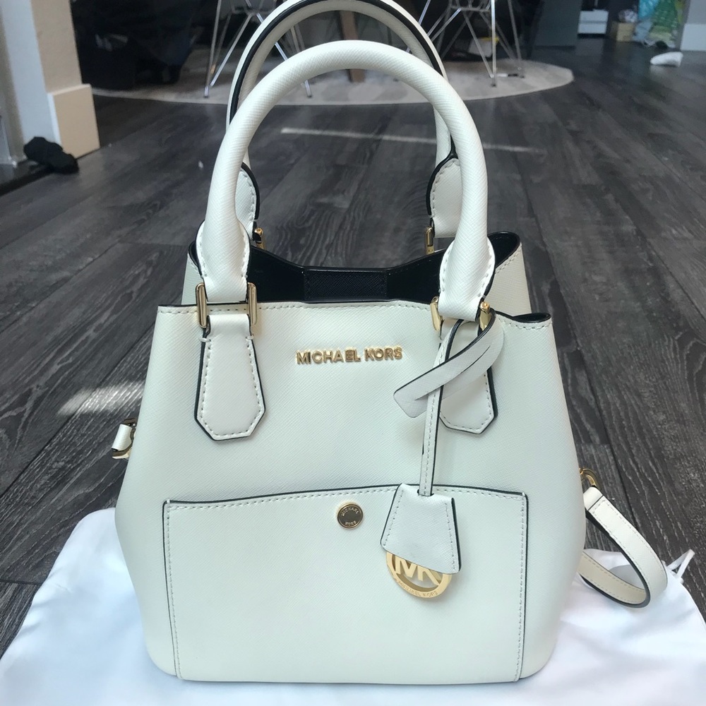 Michael Kors Greenwich Bucket Medium Bag